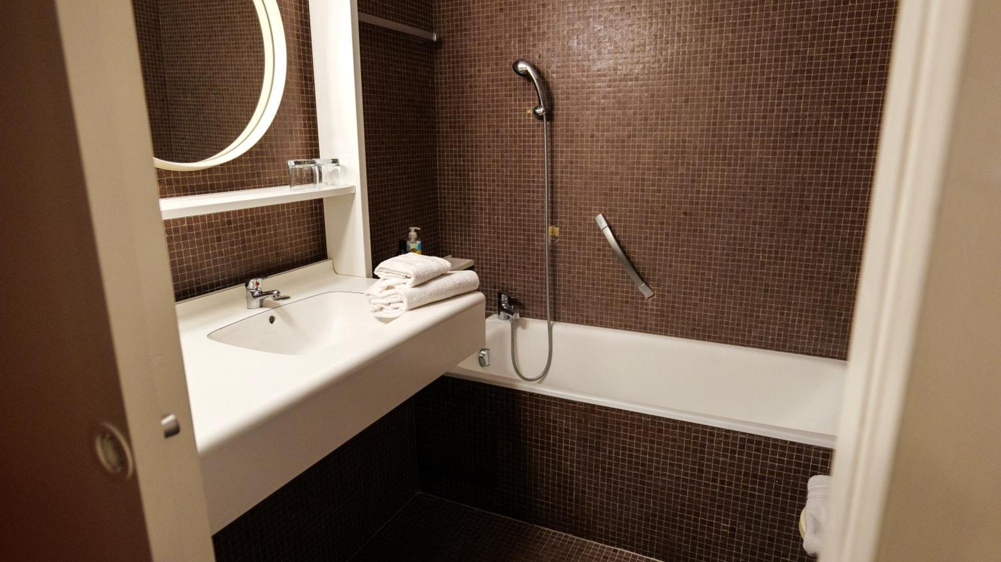 Hyp'Hotel แซงต์-มาร์เซลแลง ภายนอก รูปภาพ